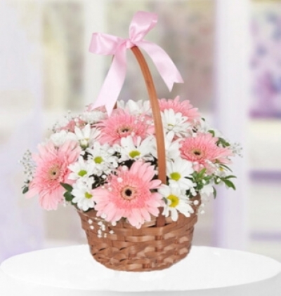 beyaz gül buketi Çiçeği & Ürünü Sepette Pembe Gerbera ve Papatlayar 