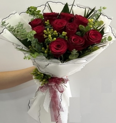 kutuda beyaz güller Çiçeği & Ürünü 10 Kırmızı Gül buketi 