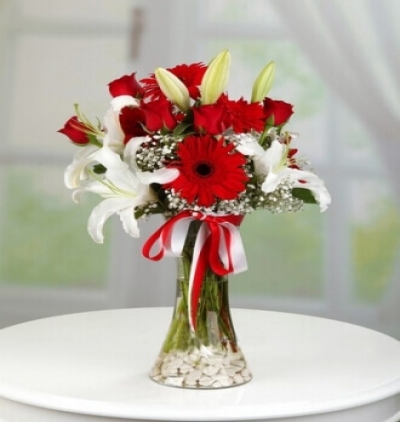 cam vazoda 7 beyaz gül zerafeti Çiçeği & Ürünü Sonsuz Aşk 