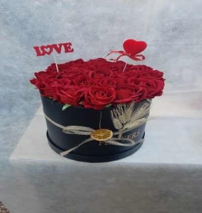 kutuda aşkın baş harfi Çiçeği & Ürünü Yapay güller 