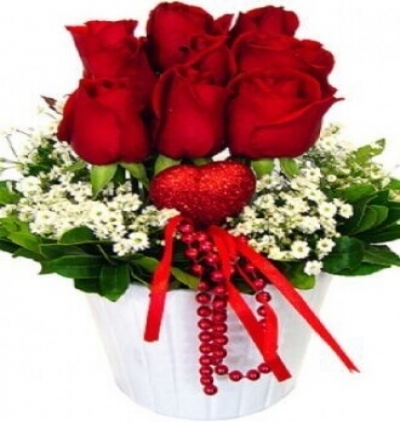  güllerden buket Çiçeği & Ürünü Beyaz Seramikte 9 Kırmızı Gül 