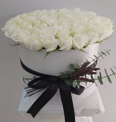 lilyum buketi Çiçeği & Ürünü Kutuda beyaz güller 