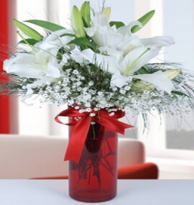 beyaz gül 41 adet Çiçeği & Ürünü Kırmızı Vazoda Kokulu Lilyumlar 
