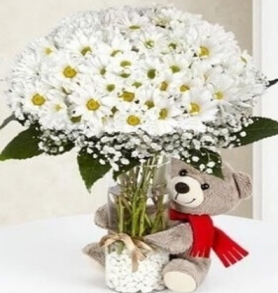 beyaz gül buketi Çiçeği & Ürünü Vazoda Papatyalar ve Sevimli Ayıcık 