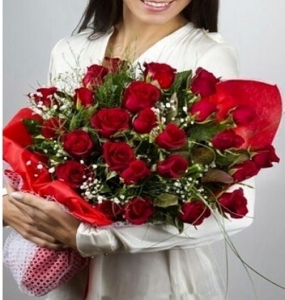 papatya kutusunda aşkın baş harfi Çiçeği & Ürünü 25 Kırmızı Gül Buketi 