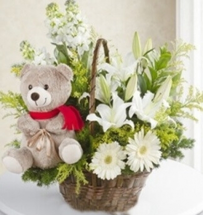  1 beyaz 20 kırmızı gül buketi Çiçeği & Ürünü Ayıcıklı Sepette Lilyum ve Gerberalar 