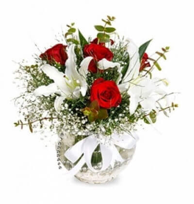 kutuda papatya Çiçeği & Ürünü Fanusta 5 Kırmızı Gül ve Lilyumlar 