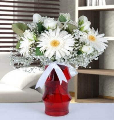 Şefaf camda 15 kırmızı gül Çiçeği & Ürünü Beyaz Güller ve Gerberalar 