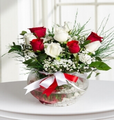cam vazoda 25 gül Çiçeği & Ürünü Kırmızı Beyaz Küre 