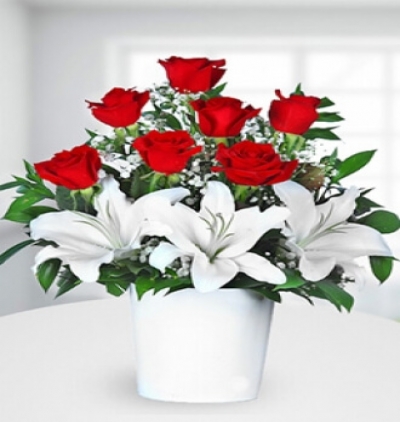 kalbimin 7 gülü Çiçeği & Ürünü Seramikte Kırmızı Güller ve Lilyumlar 