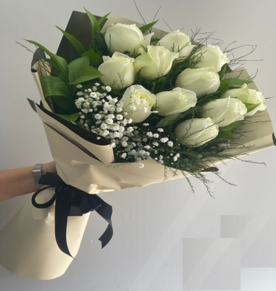 papatya kutusunda aşkın baş harfi Çiçeği & Ürünü 11 Beyaz gül buketi 