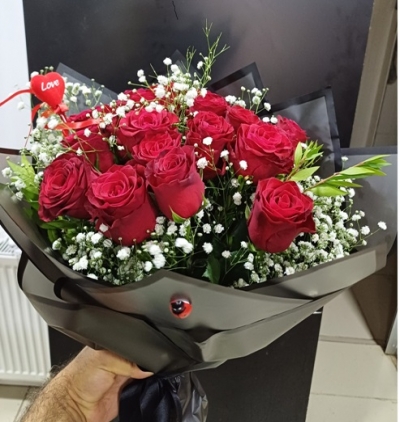 kutuda aşkın baş harfi Çiçeği & Ürünü Kırmızı Gül buketi 