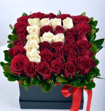 vazoda 50 kırmızı gül Çiçeği & Ürünü Adını kalbime yazdım 