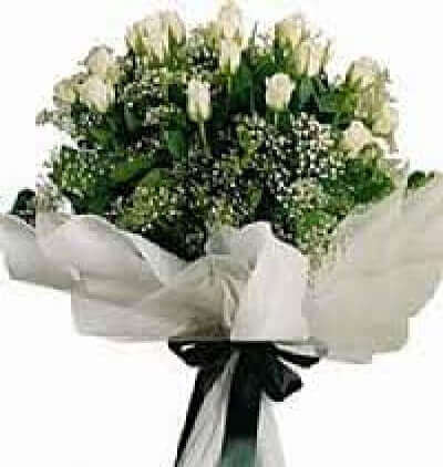 cam vazoda 7 beyaz gül zerafeti Çiçeği & Ürünü Beyaz gül demeti 
