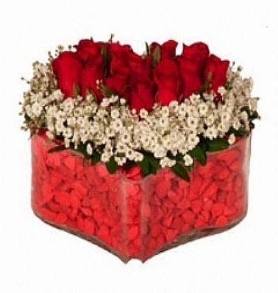 kırmızı beyaz küre Çiçeği & Ürünü kalp te 12 adet kırmızı gül 